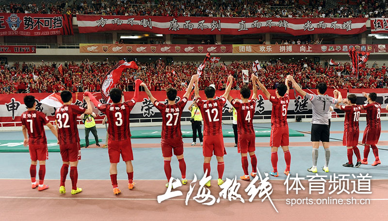  拜仁慕尼黑主场大胜莱比锡，巩固积分榜首位置  